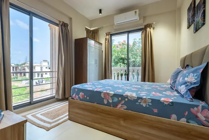 Floral bedroom with a garden view
